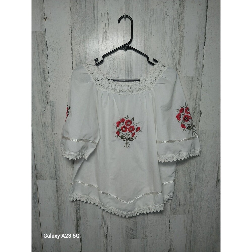 Vintage Giovani Floral Embroidered Peasant Top Made In Greece